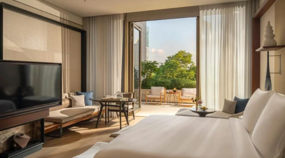 Premier Balcony Room King Bed at Four Seasons Hotel Bangkok At Chao Phraya River