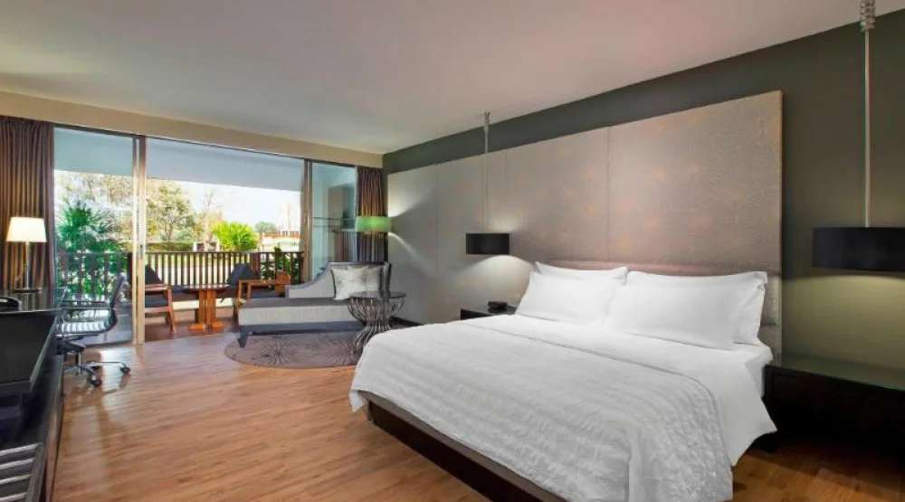 Guest Room, One King, Garden View, Balcony at Le Meridien Chiang Rai Resort