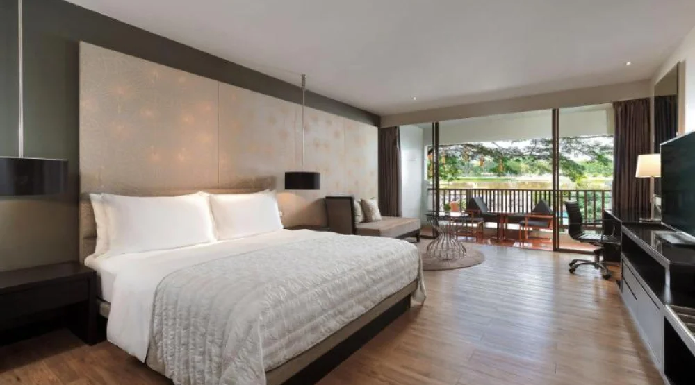 Guest Room, One King, River View, Balcony at Le Meridien Chiang Rai Resort