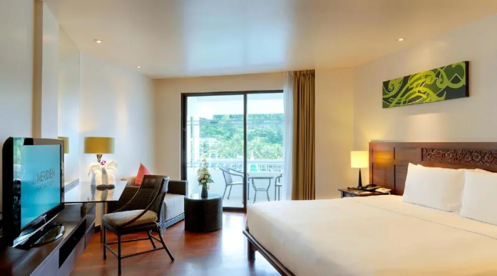 Guest Room, One King at Le Meridien Phuket Beach Resort