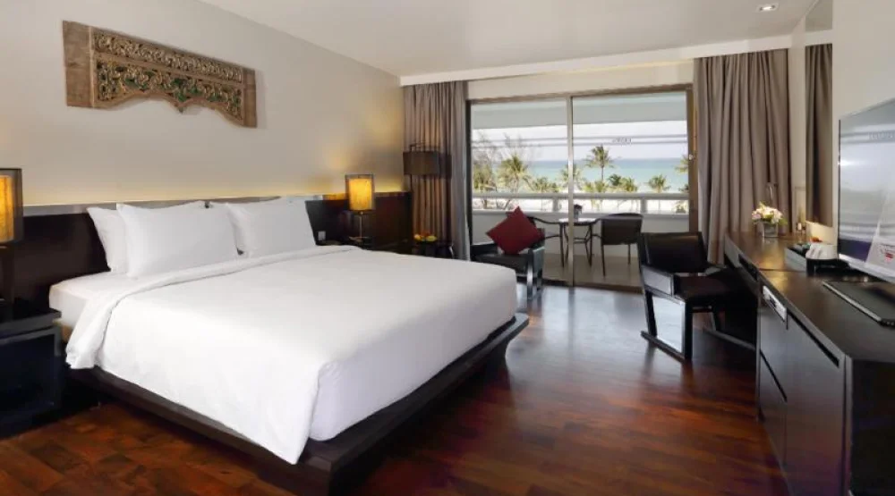Guest Room, One King, Ocean View at Le Meridien Phuket Beach Resort