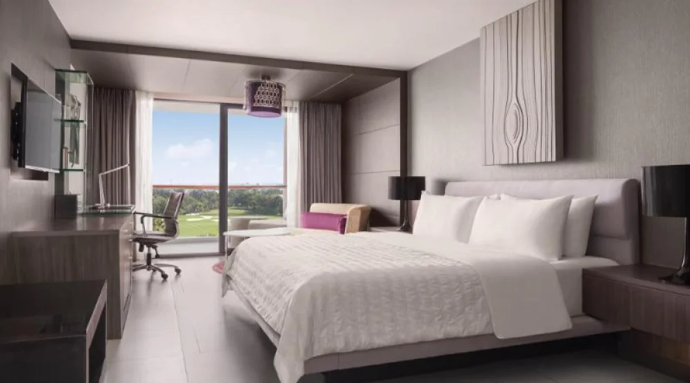 Grande Deluxe W Benefits, Guest Room, One King, Golf View, Balcony at Le Meridien Suvarnabhumi