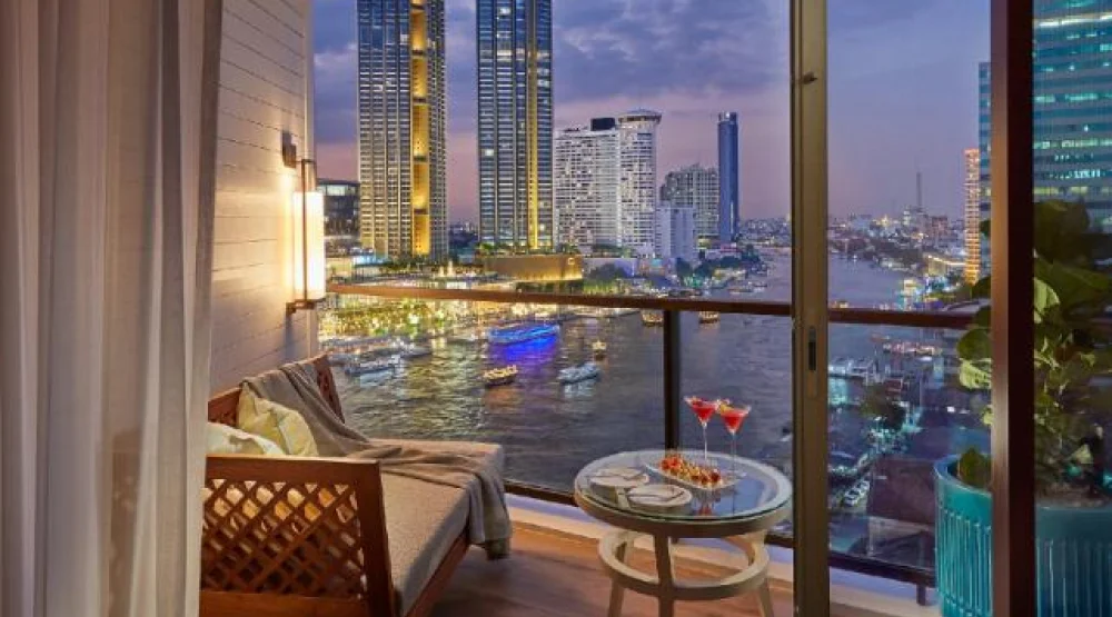 Deluxe Balcony Room King at Mandarin Oriental Bangkok