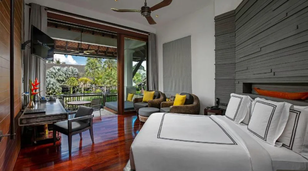Pearl Bed Suite at The Slate