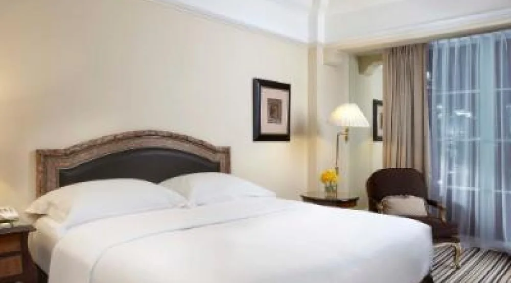 Deluxe Room King Bed at Hotel Gran Mahakam
