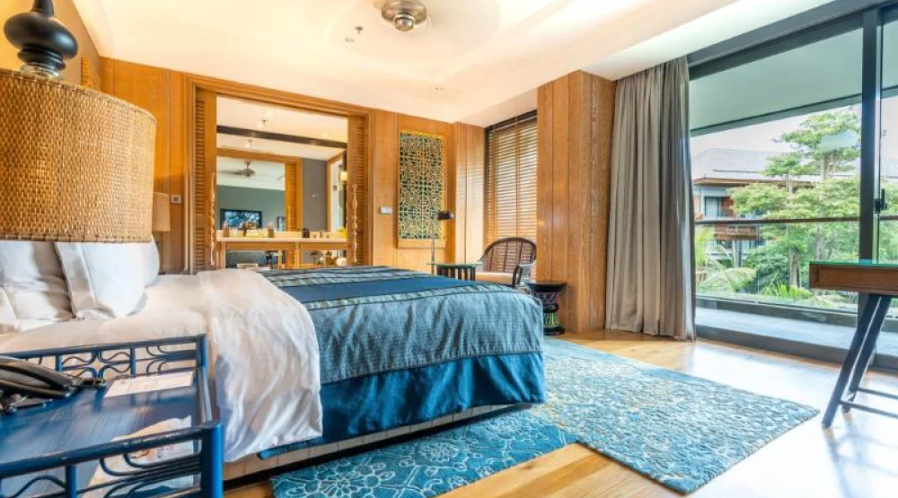 One King Bed Suite Garden View at Hotel Indigo Bali Seminyak Beach