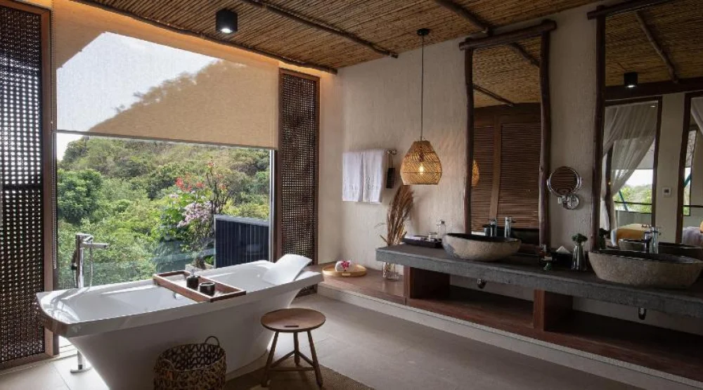 Hanging Pool Residence at Plataran Komodo Resort & Spa