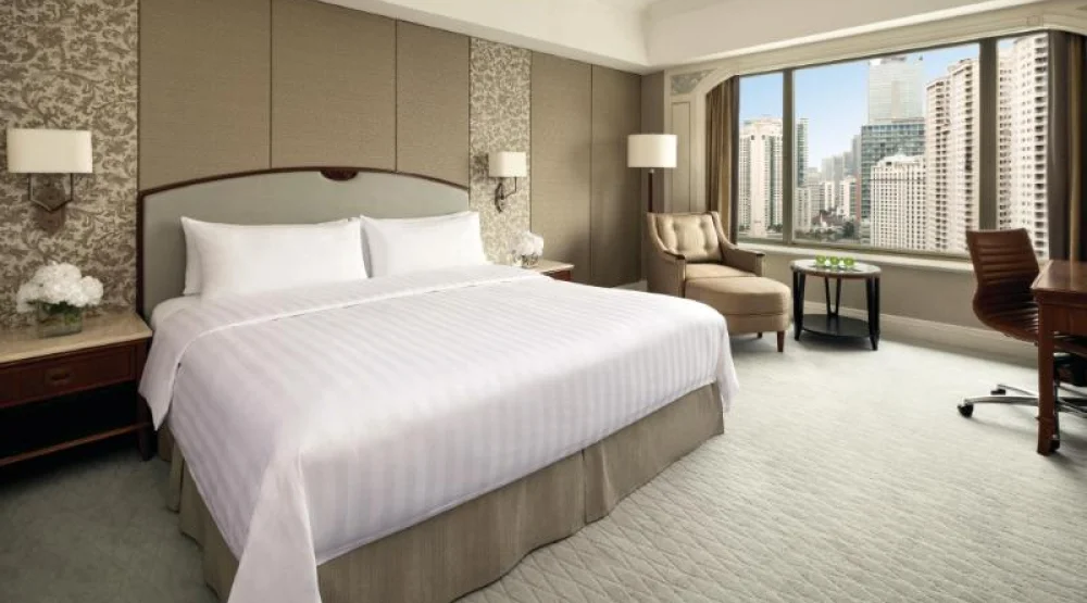 Deluxe Room King at Shangri-La Jakarta