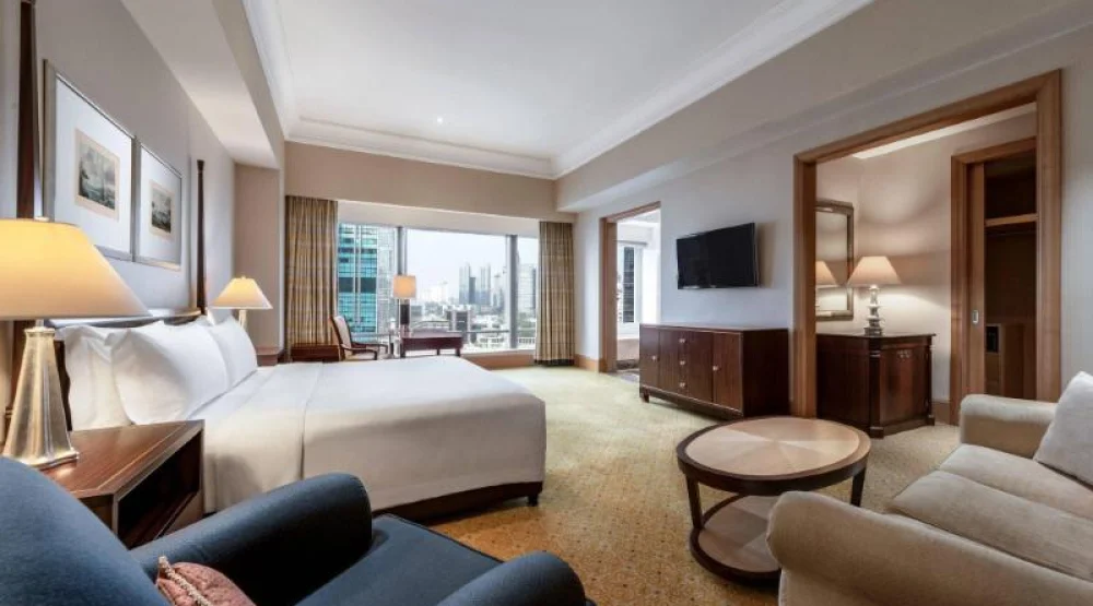 Grand Room, Guest Room, One King, City View at The Ritz-Carlton Jakarta Mega Kuningan
