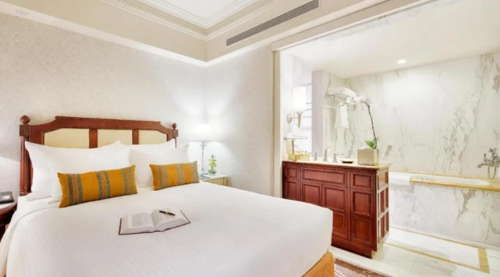 Apartment Queen Room at Apricot Hotel Hanoi