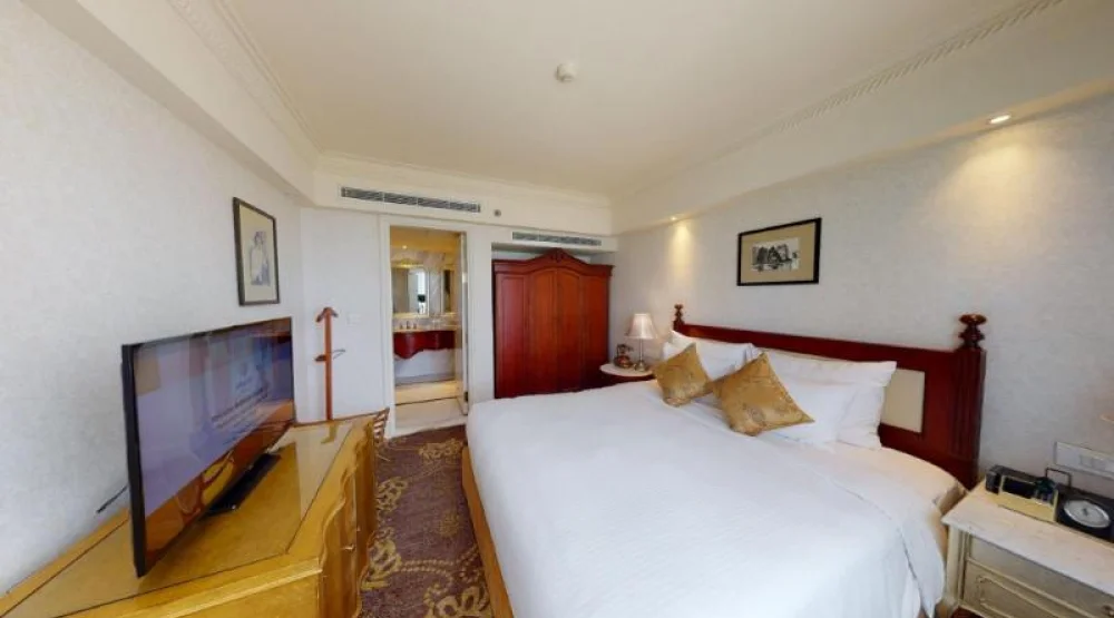 Junior Suite - Gallery One King Bed at Apricot Hotel Hanoi