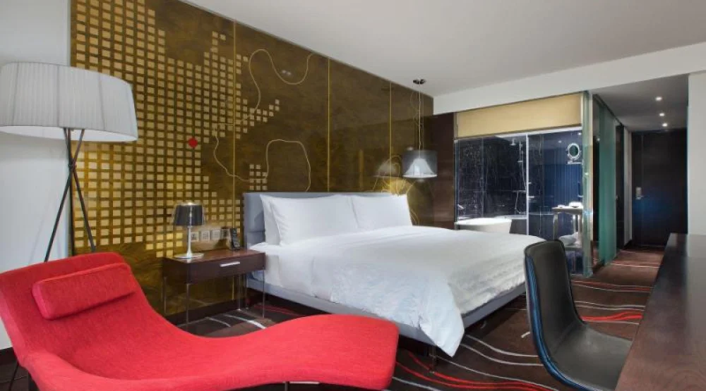 Guest Room, One King, River View at Le Meridien Saigon