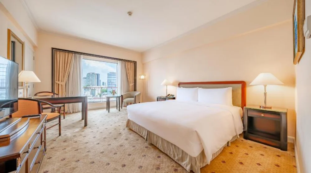 Deluxe King City View at Lotte Hotel Saigon