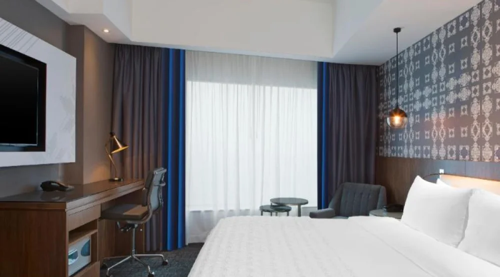 Guest Room, One King, Corner Room at Le Meridien Kuala Lumpur