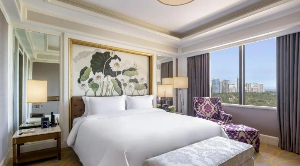 Dusit King Room at Dusit Thani Manila