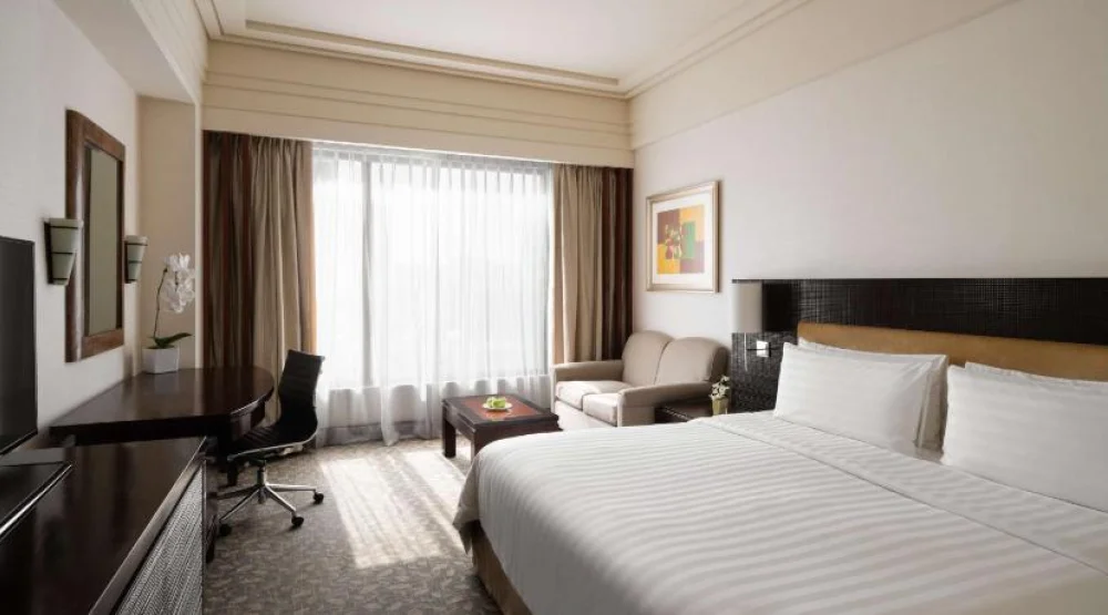 Garden Wing Deluxe King at Edsa Shangri-La Hotel