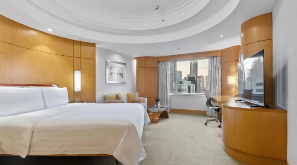 Horizon Club Deluxe King Room at Makati Shangri-La