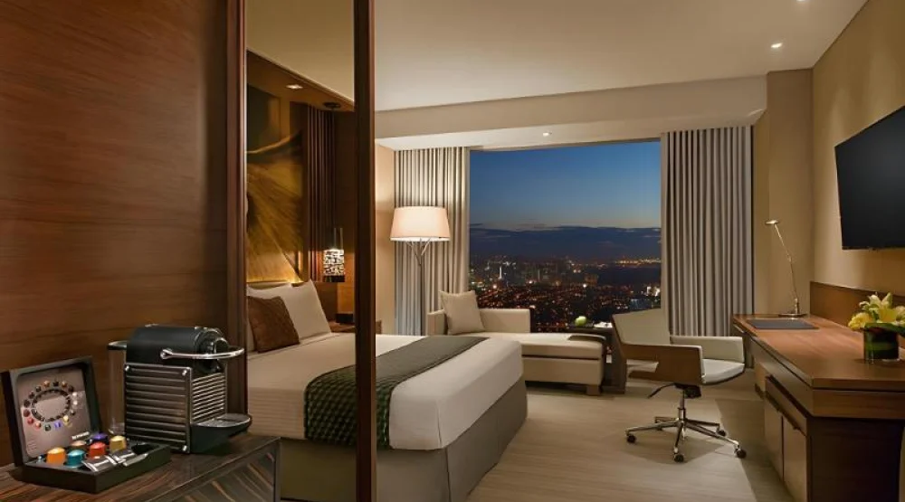 Deluxe King at Marco Polo Ortigas Manila