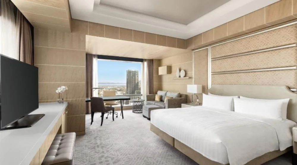 Horizon Deluxe King at Shangri-La The Fort Manila