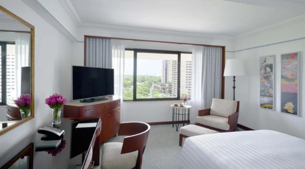 Superior Queen Room at The Peninsula Manila