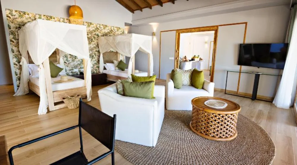 Three Bedroom Sultan Palace with Private Pool at Bawe Island