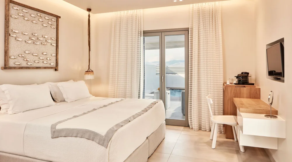 Comfort Room with Private Heated Pool at 18 Grapes Hotel Naxos