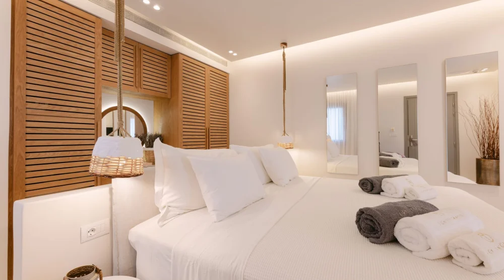 Partial Sea View Room with Private Garden and Outdoor Hot Tub at 18 Grapes Hotel Naxos