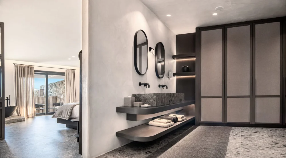 Zoe Junior Suite with Plunge Pool and Partial Sea View at Aeonic Suites & Spa