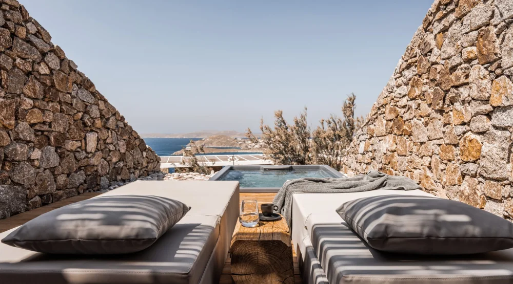 Silver Suite Jacuzzi at Alissachni