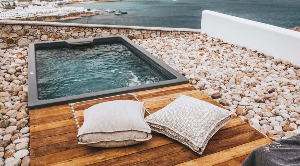 Deluxe Suite Jacuzzi at Alissachni