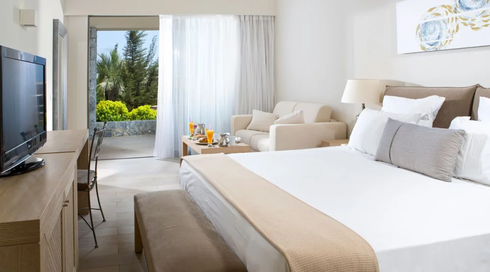 Sharing Pool Junior Suite at Aquagrand