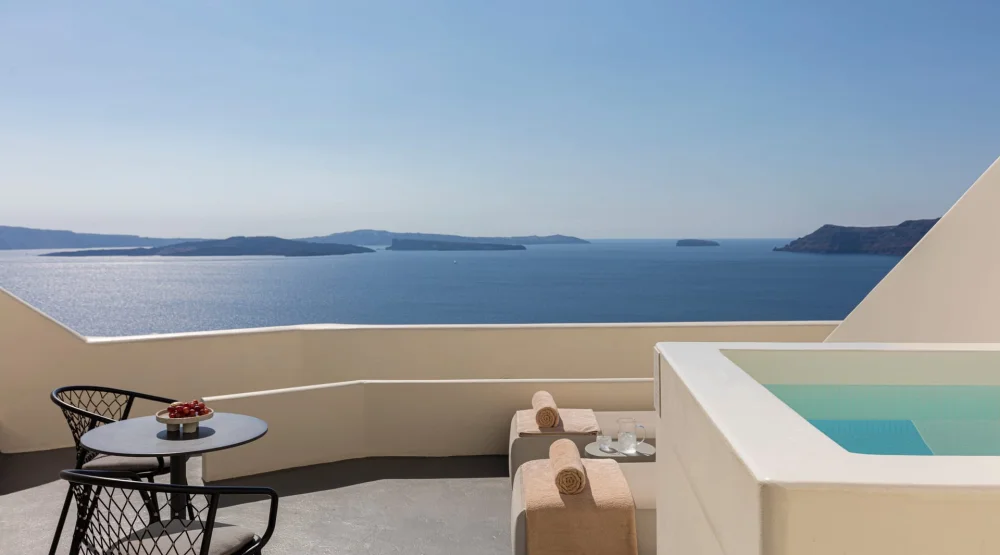 Junior Suite Plunge Pool Caldera Sea View at Canaves Oia Suites
