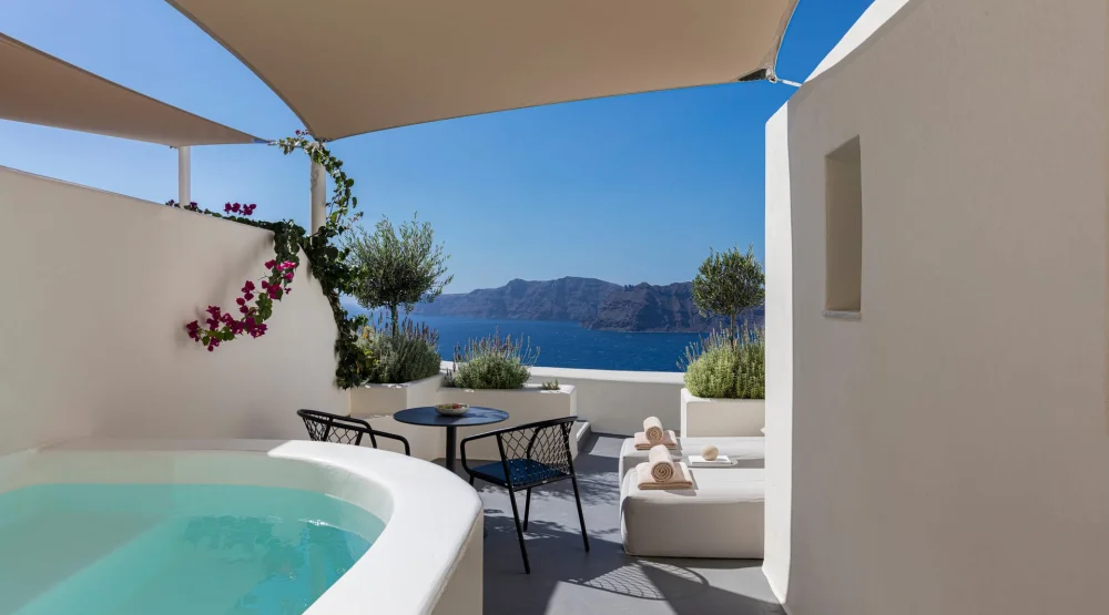 Superior Suite Plunge Pool Caldera Sea View at Canaves Oia Suites