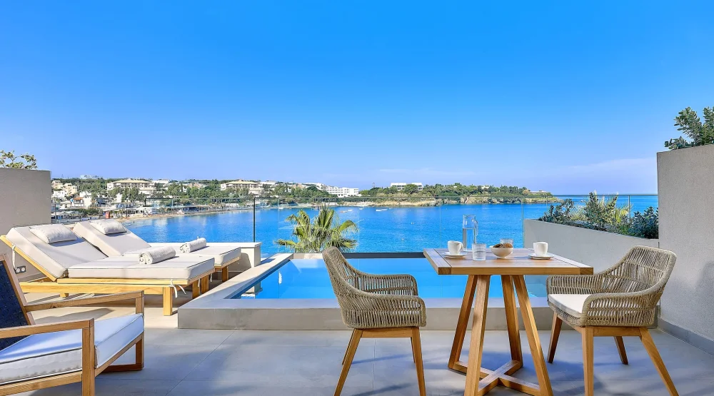 Amber Suite Sea View with Plunge Pool at Castello Infinity Suites