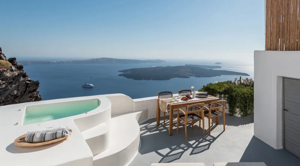 Grand Cave Suite Jacuzzi Sea View at Cocoon Suites