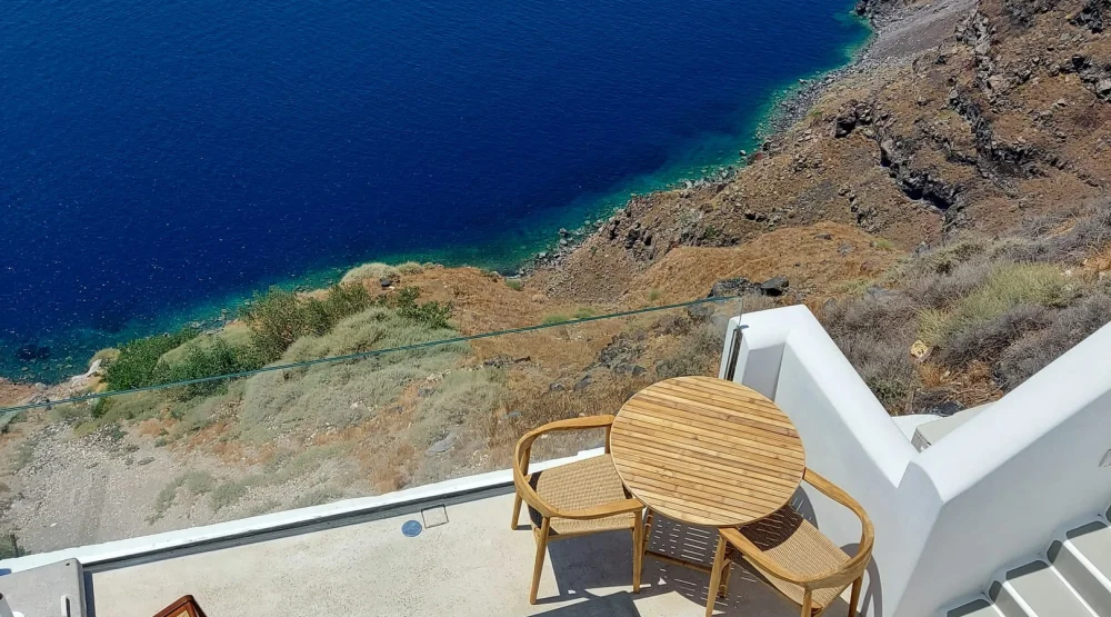 Infinity Suite with Tunnel Jacuzzi at Cocoon Suites