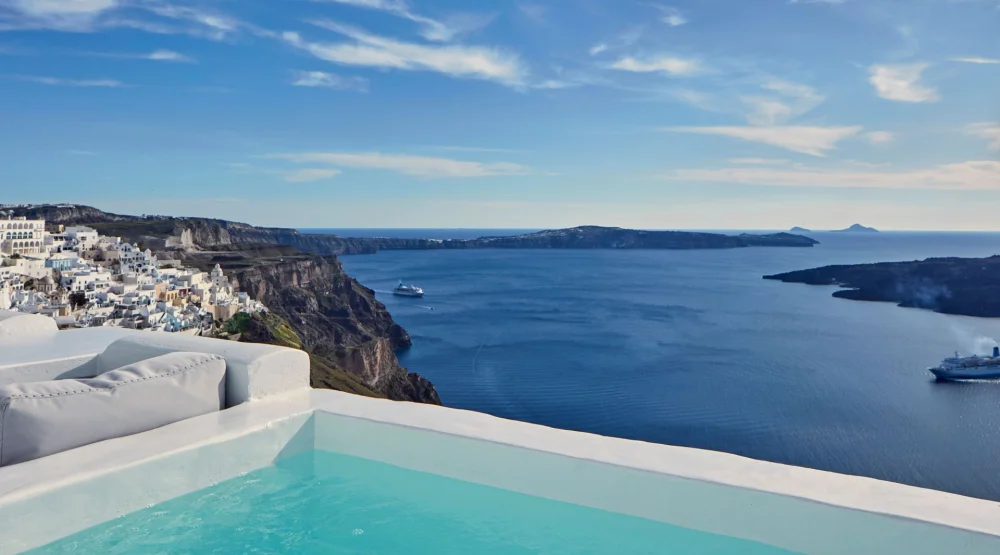 Cosmo Honeymoon Suite with Outdoor Jacuzzi and Sea View at Cosmopolitan Suites