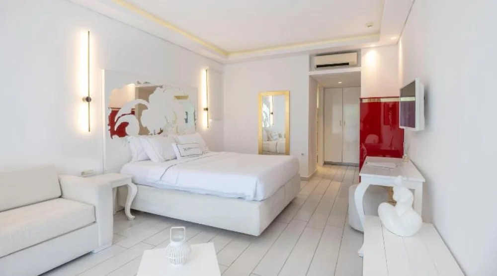 Deluxe Room at Diamond Deluxe Hotel