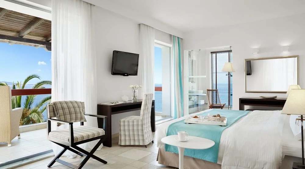 Junior Suite Sea Front with Jacuzzi at Eagles Palace
