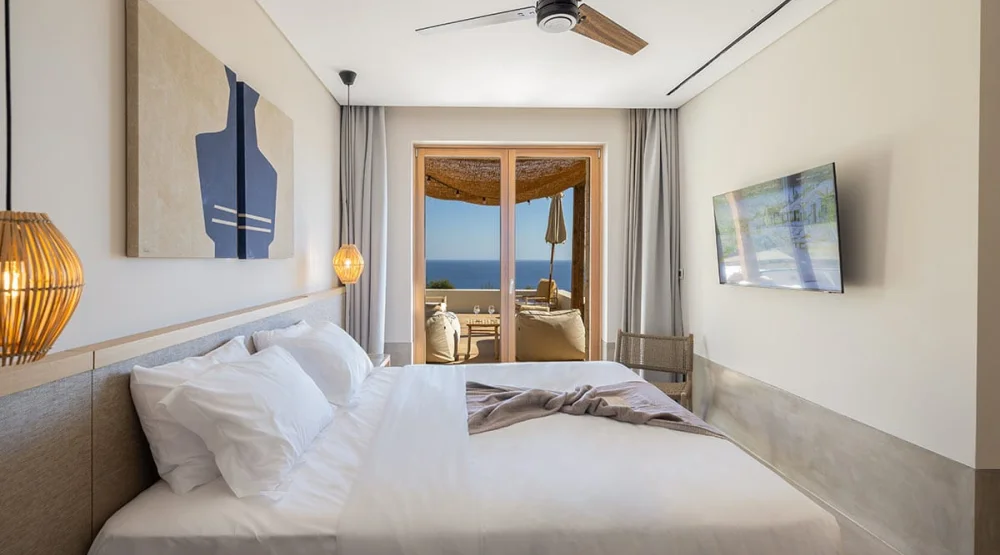 Ammos Sea View Jacuzzi Suite at Eliamos