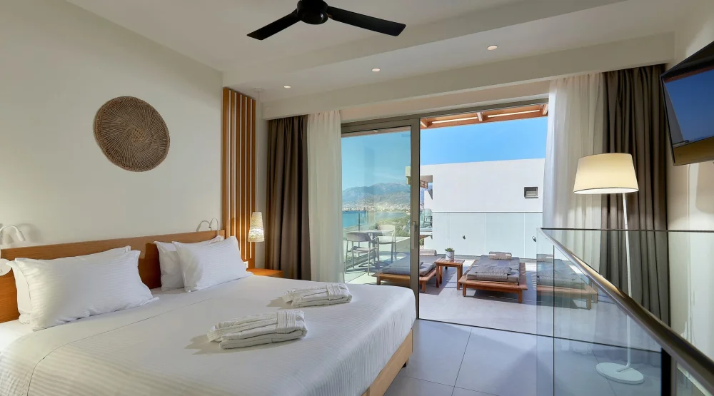 Maisonette Room with Individual Pool at Enorme Santanna Beach