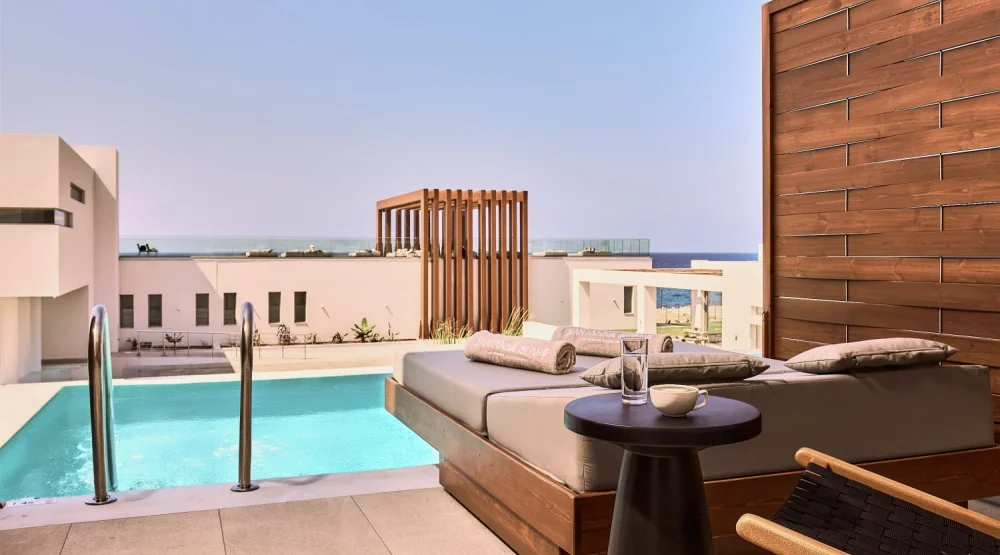 Superior Private Pool Room at Enorme Santanna Island