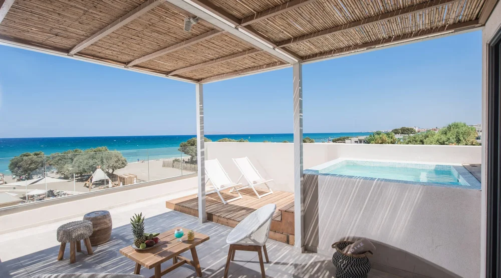 Superior Plunge Pool at Enorme Teatro Beach Resort