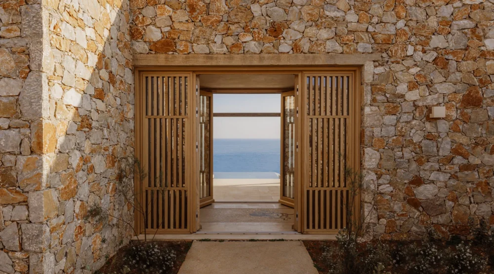 Cliff Front Four Bedroom Villa with Outdoor Private Pool and Sea View at Gundari