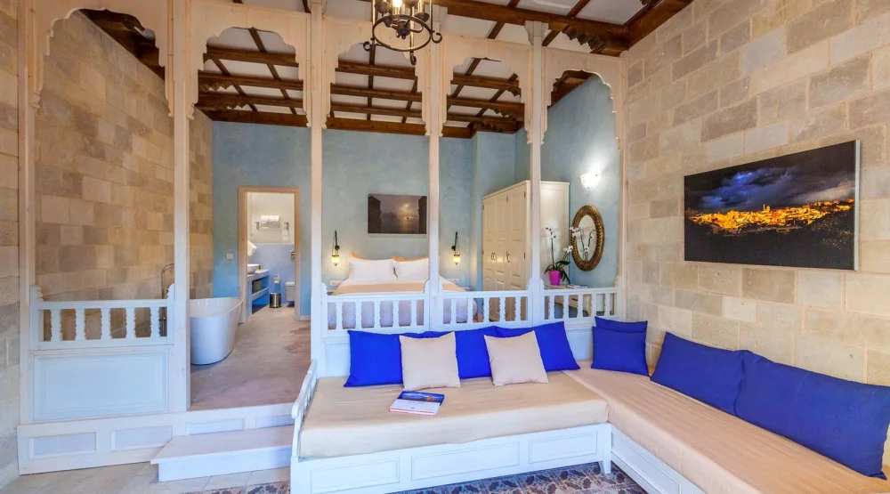Grand Suite with Private Garden and Outdoor Hot Tub “panselinos” at In Camera Art Boutique Hotel