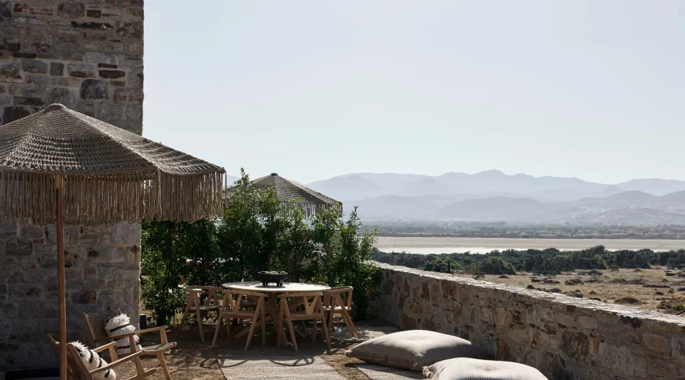 Elegant Two Bedroom with Indoor Jacuzzi at Naxian Utopia