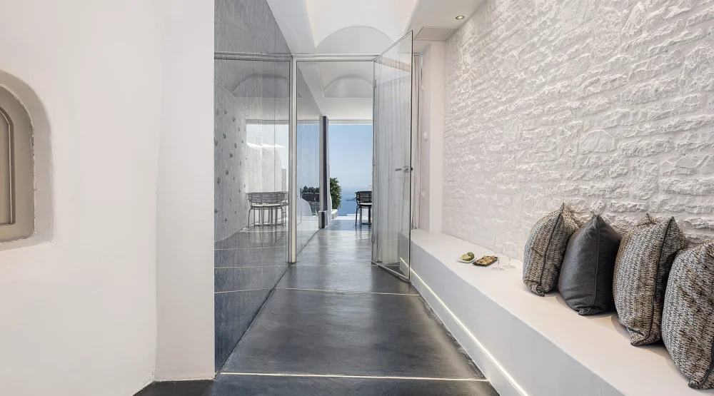 Cave Suite with Indoor Hot Tub at On The Rocks Hotel