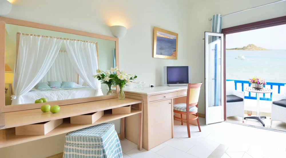 Cozy Honeymoon Suite Sea View at Petinos Beach Hotel