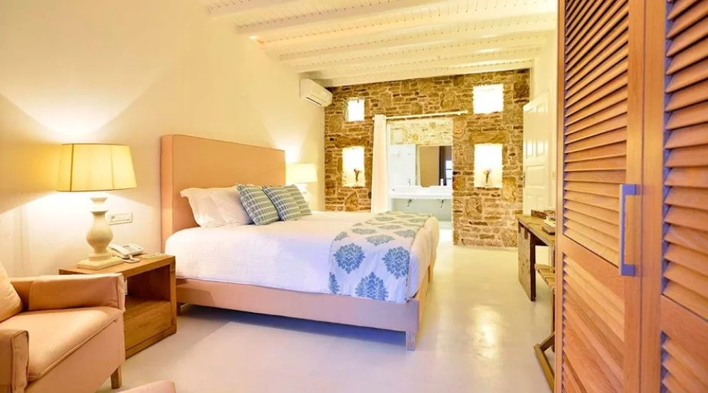 Signature Suite Sea View with Ιndoor Jacuzzi at Petinos Beach Hotel