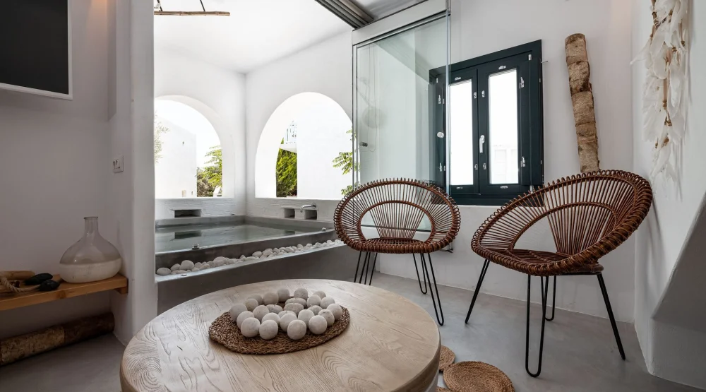 Honeymoon Suite Outdoor Hot Tub at Sandaya Luxury Suites